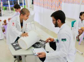 Ardyan e seu paciente na ‘tomografia’