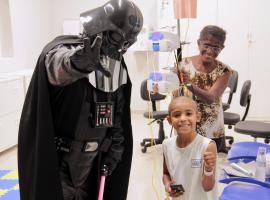 Abraão Alves Coelho, 6 anos, conhecendo Darth Vader