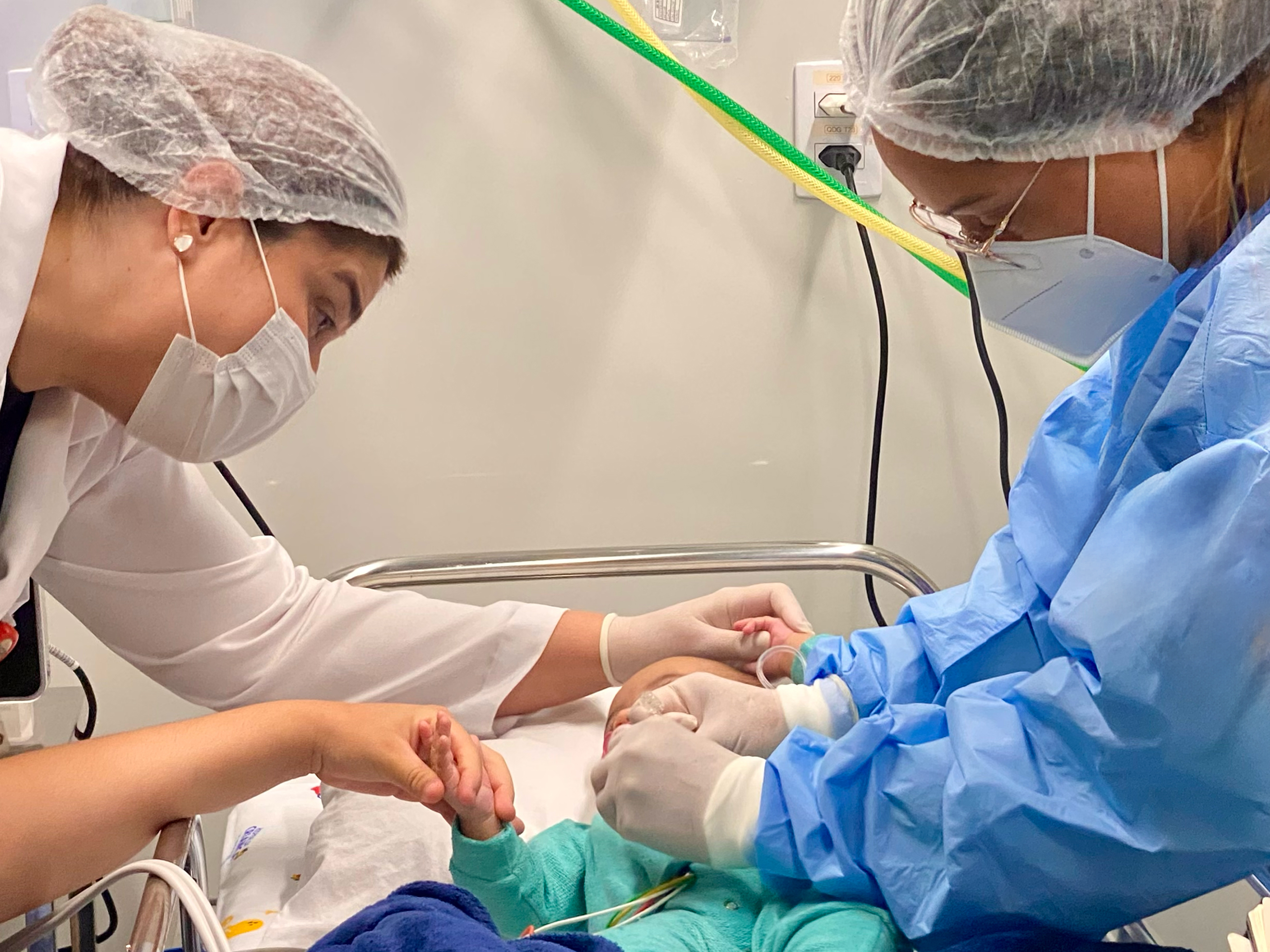 Paciente com AME atendida pelo Hospital da Criança de Brasília recebe a primeira infusão de terapia gênica gratuita para estabilização da doença